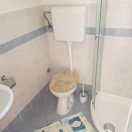 And Rosemari بيت ضيافة مالي لوشينغْ