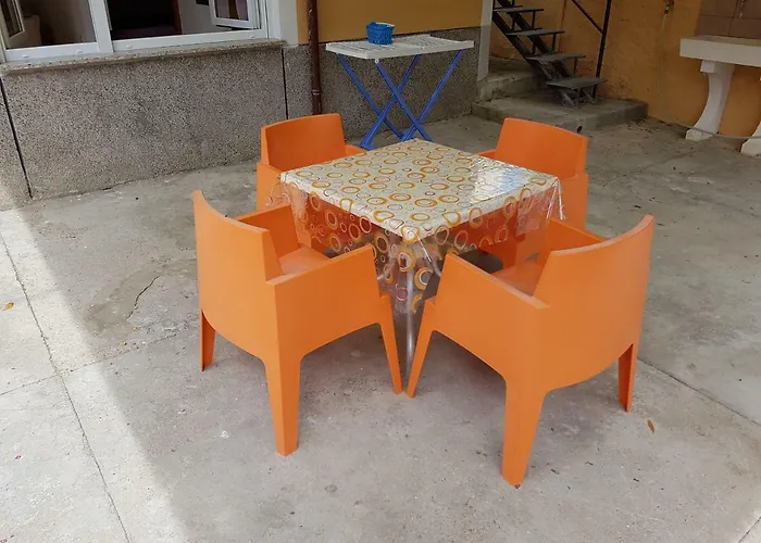 Apartments And Rooms Rosemari Guest house 3*