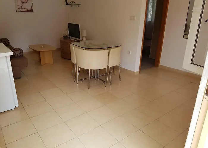 Guest house Apartments And Rooms Rosemari 3*