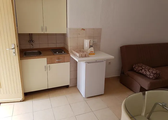 Apartments And Rooms Rosemari Mali Losinj