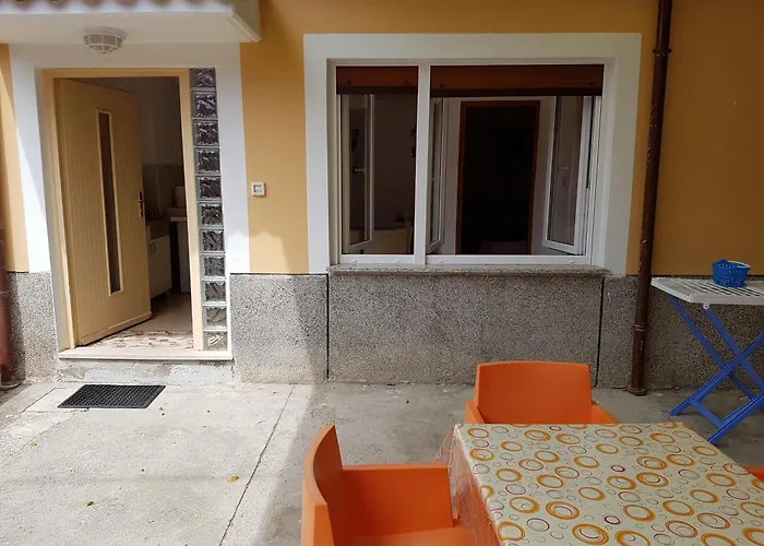 Apartments And Rooms Rosemari 3*