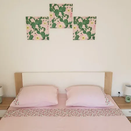 Apartments And Rooms Rosemari *