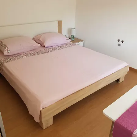 Apartments And Rooms Rosemari *