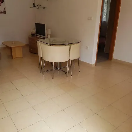 Guest house Apartments And Rooms Rosemari *