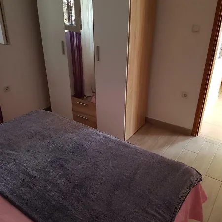 Apartments And Rooms Rosemari Guest house