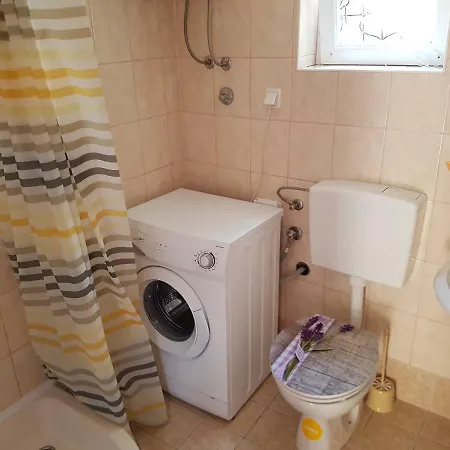 Guest house Apartments And Rooms Rosemari *